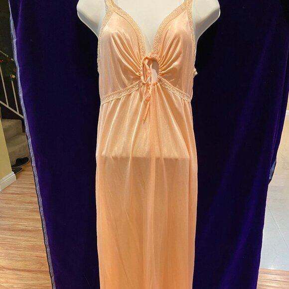 Other - Vintage peach negligee night gown Long